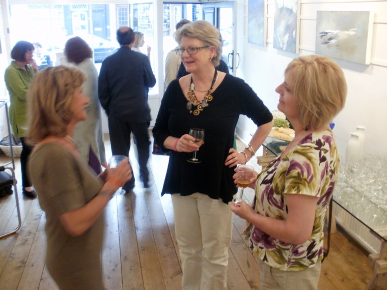 Mari French with Tassie Russell & gallery owner Laurie Maclaren