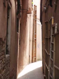 calle with ladders, venice © Mari French 2012