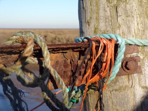 Rope and seaweed, staithes, Thornham. © Mari French 2016