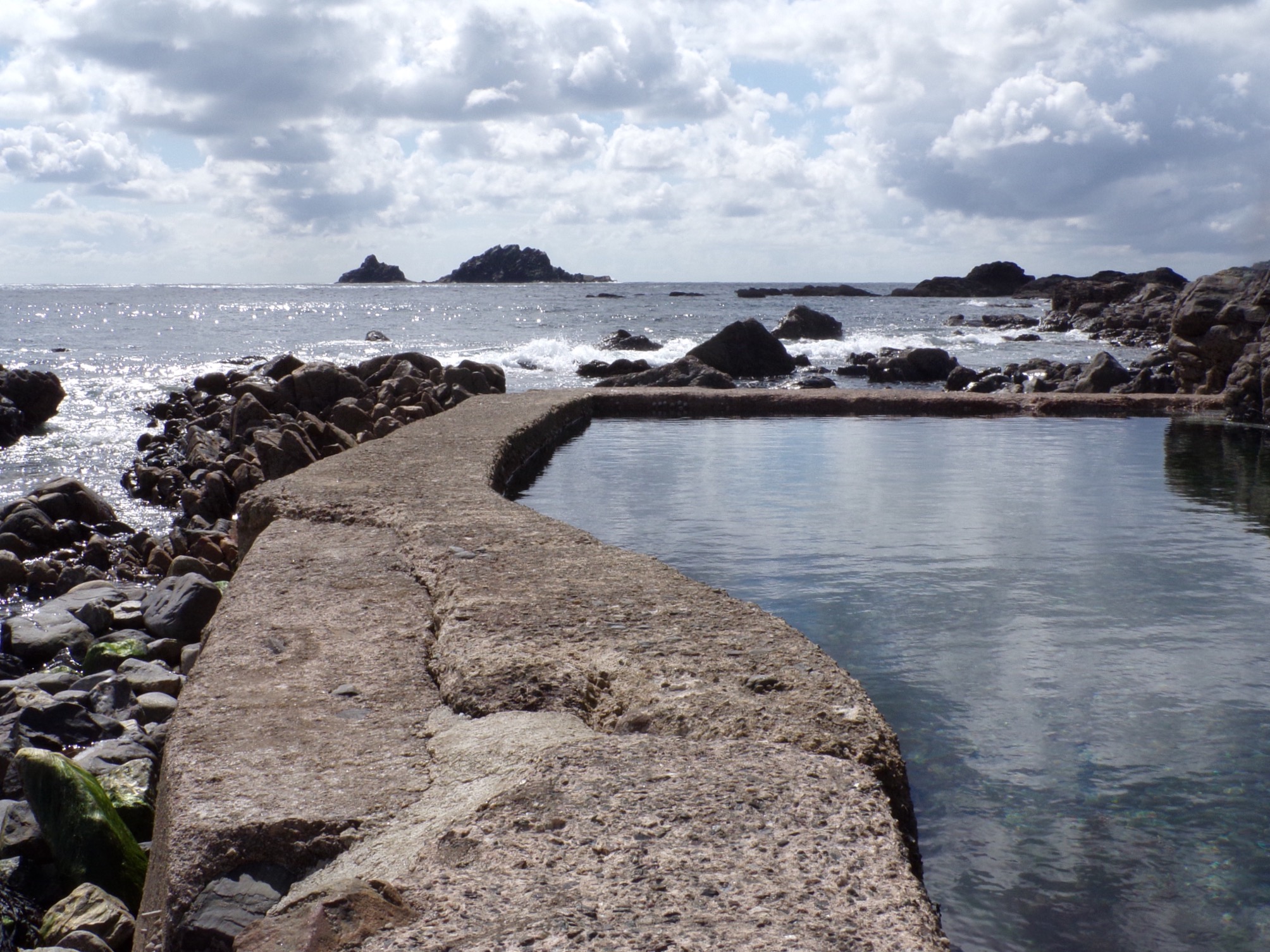 Bathing pool, Priest Cove. © Mari French 2017.