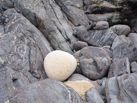 Boat Cove stones © Mari French 2017